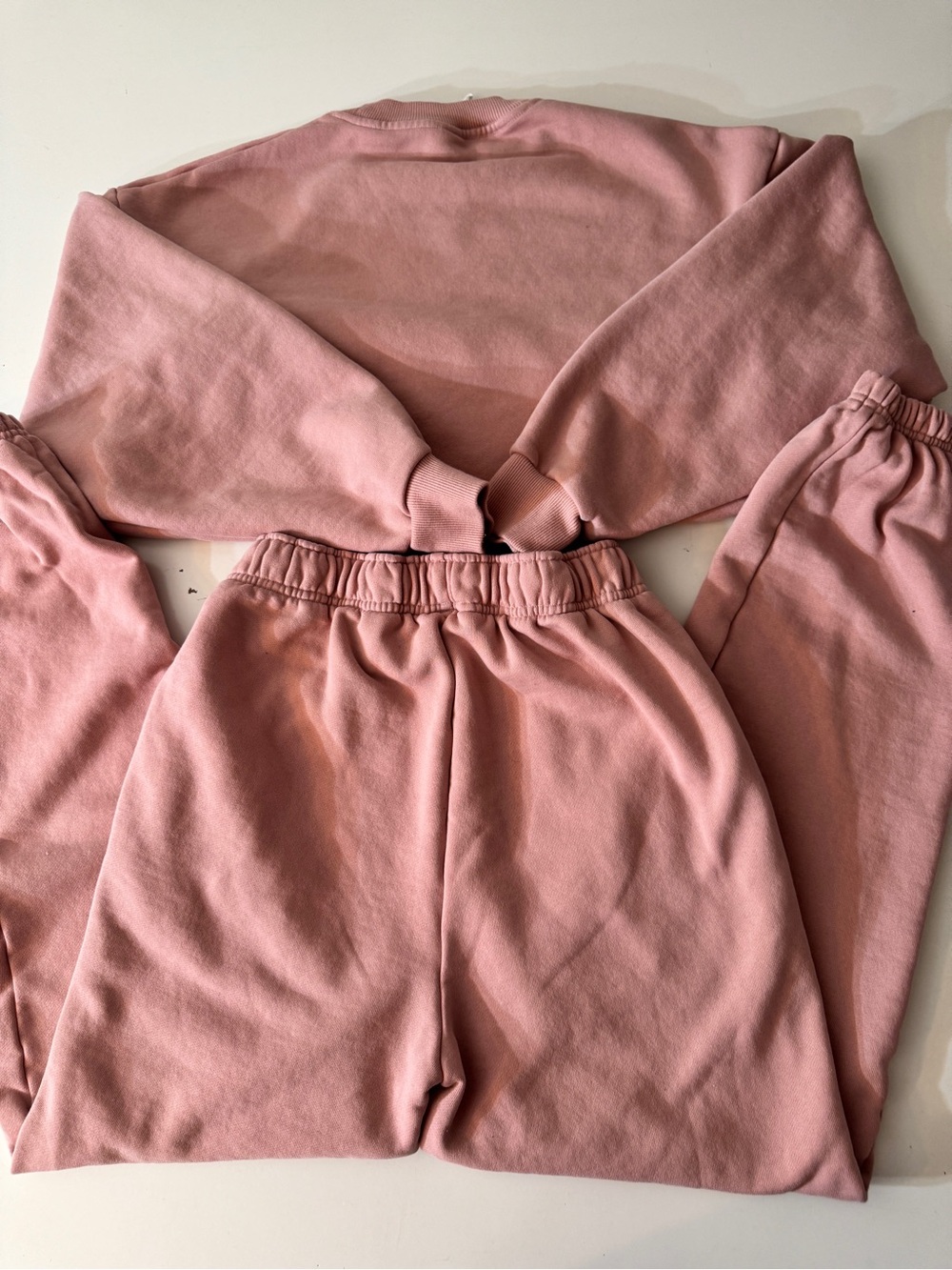 ALO Yoga Rose Pink Sweatshirt & Joggers Set - Picture 5 of 5